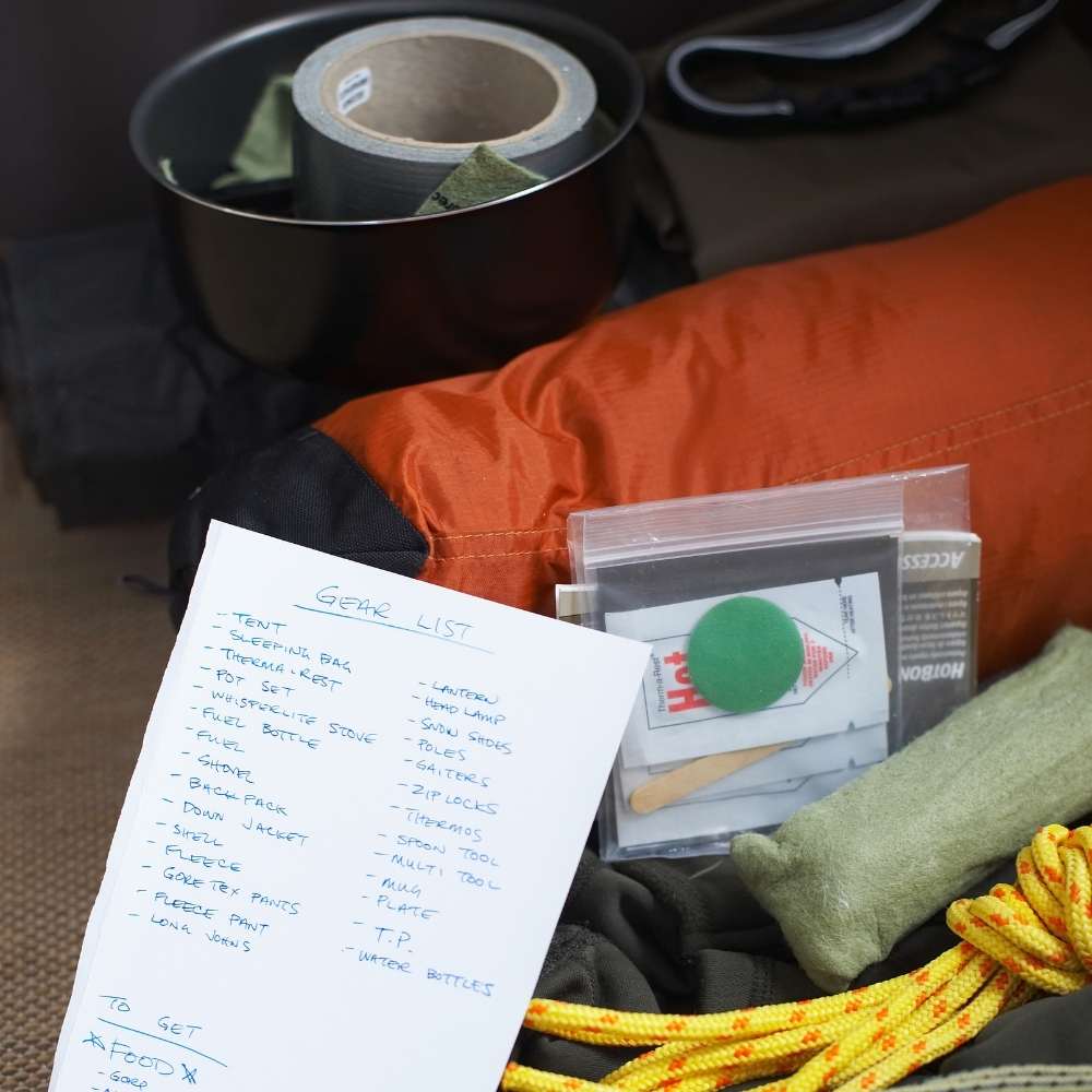 use a caming packing list and stay organized to be more comfortable while camping. 